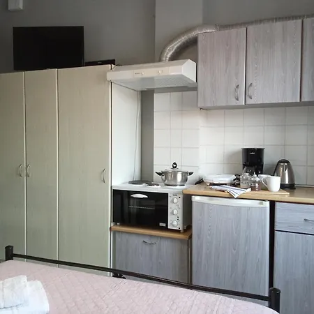 Maistros 1 Bed & Breakfast 3*