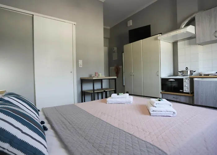 Maistros 1 Bed & Breakfast 3*